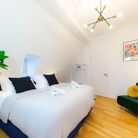 130 Qm Maisonette-penthouse - Dachterrasse Mit Exklusivem Panoramablick Apartment *