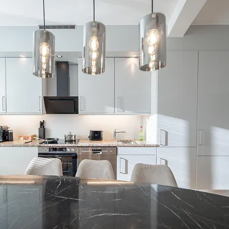 130 Qm Maisonette-penthouse - Dachterrasse Mit Exklusivem Panoramablick Lägenhet