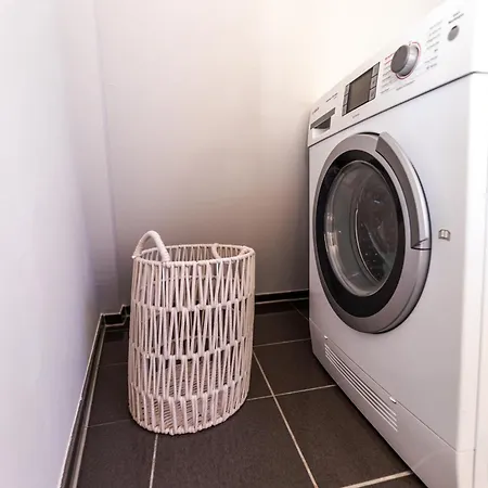 130 Qm Maisonette-penthouse - Dachterrasse Mit Exklusivem Panoramablick Lägenhet